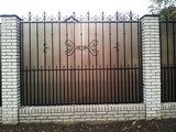 Забор с элементами ковки в Днепропетровске, закрытый поликарбонатом